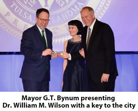 Mayor G.T. Bynum gives Dr. Wilson a key to the city